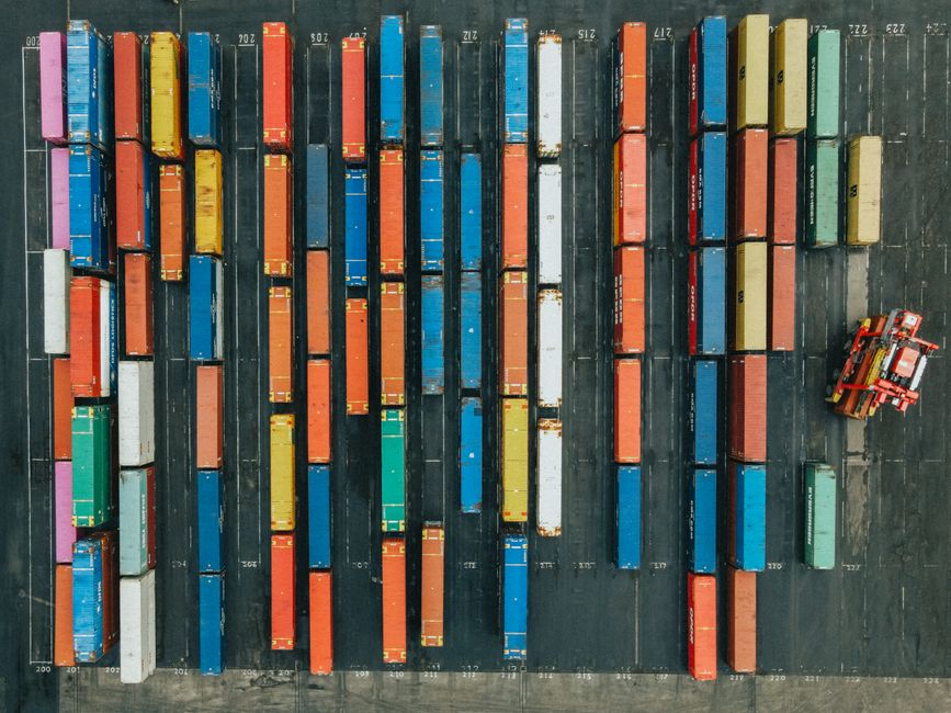 Dangerous-goods stuffing and seal check at a Chinese export warehouse