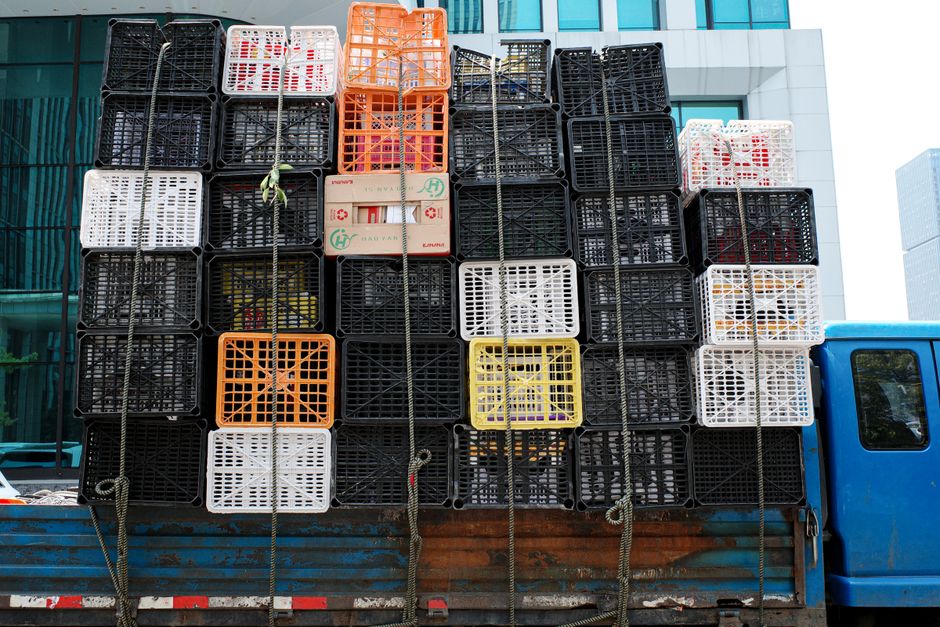 Hazardous-cargo survey and documentation checks at a Chinese export terminal