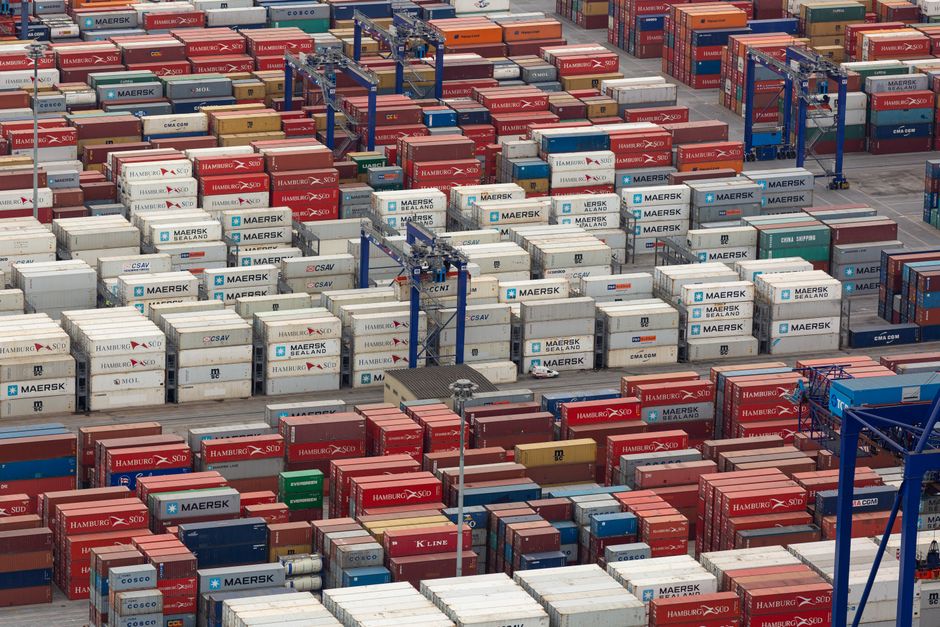 Suez Is Back to 1,090 Transits a Month. Jeddah Calls Are Not.